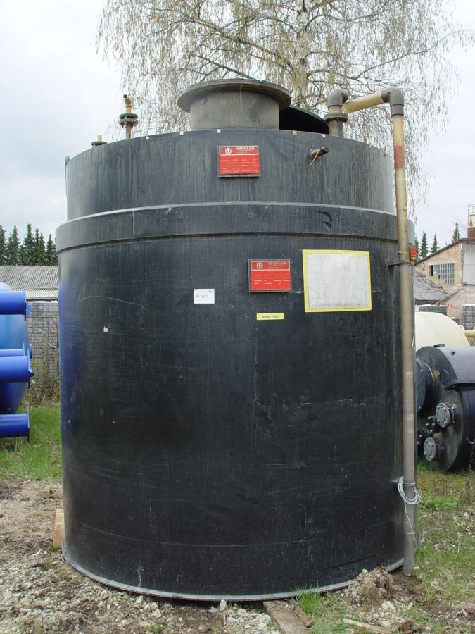 gebrauchte / gebrauchtes / gebrauchter Chemikalienlagertank mit